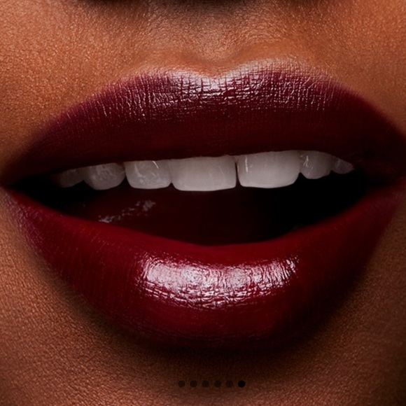 MAC Love Me lipstick, La Femme. - Picture 5 of 9